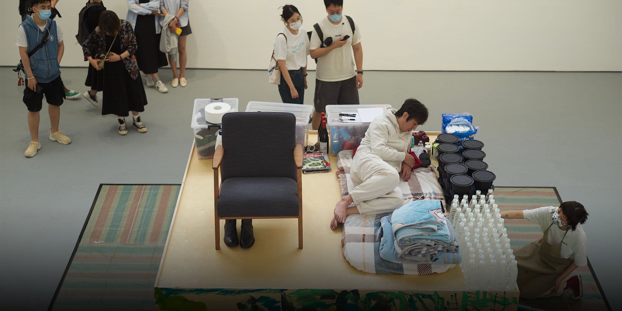 In a Beijing Gallery, a Quarantine Party of One